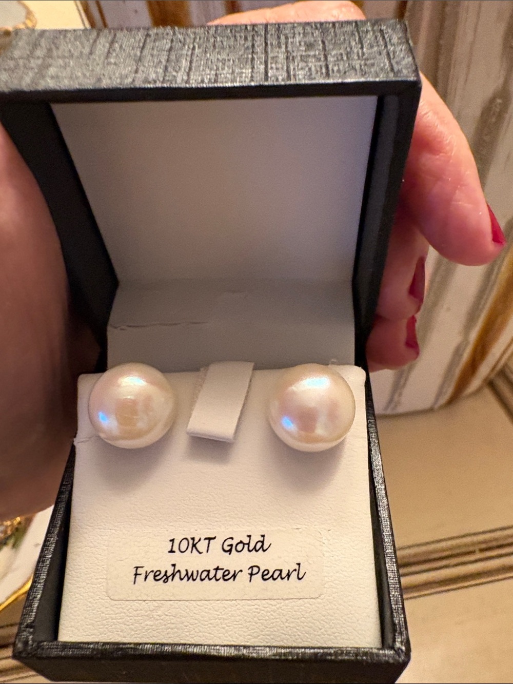 10KT Gold Freshwater Pearl Stud Earrings - White Pearl